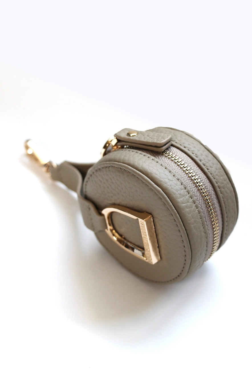 Stirrup Accessory Keeper