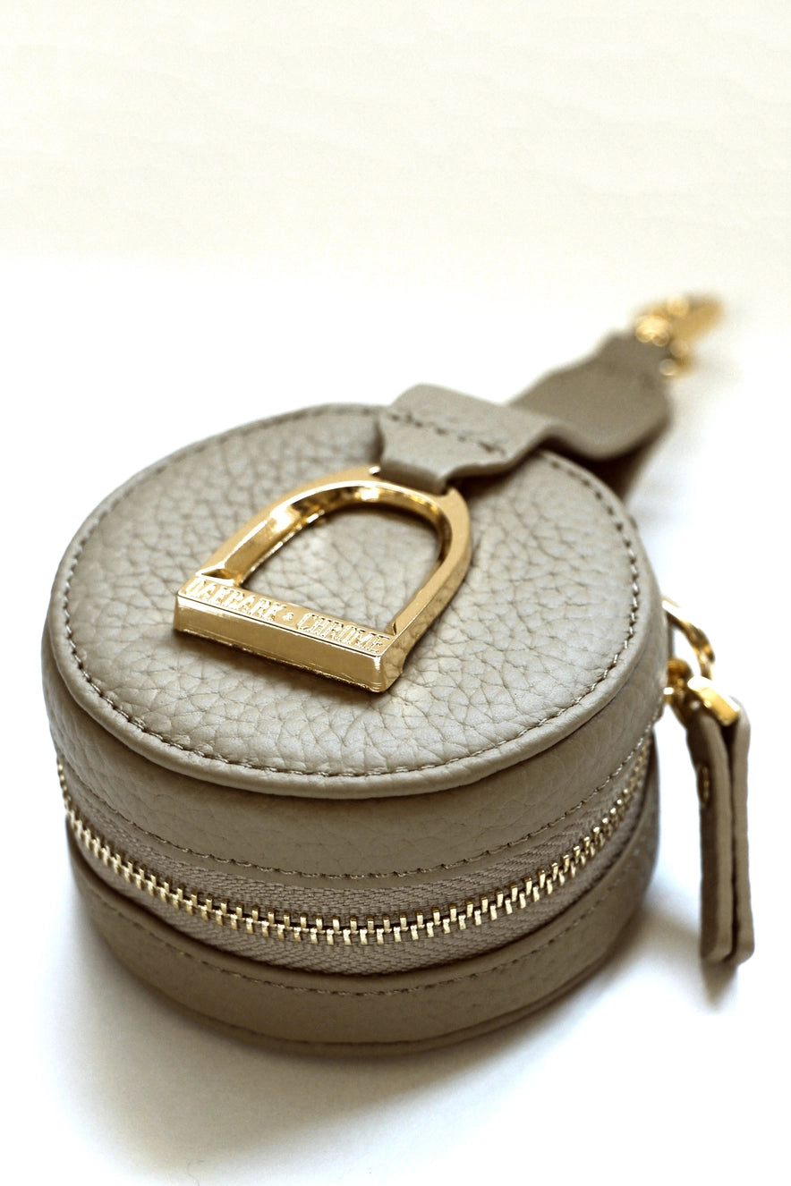 Stirrup Accessory Keeper